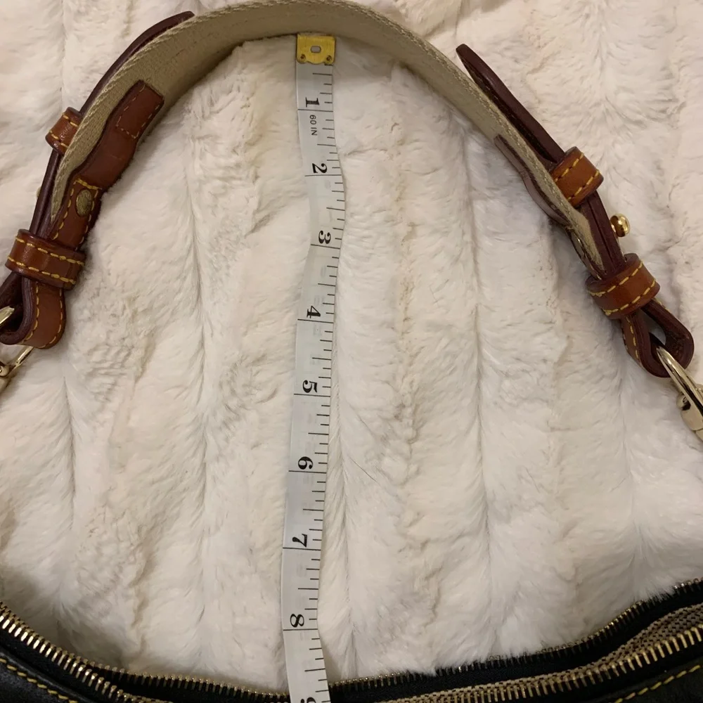 Almost new black leather Dooney and Bourke single strap hobo bag - Picture 5 of 9